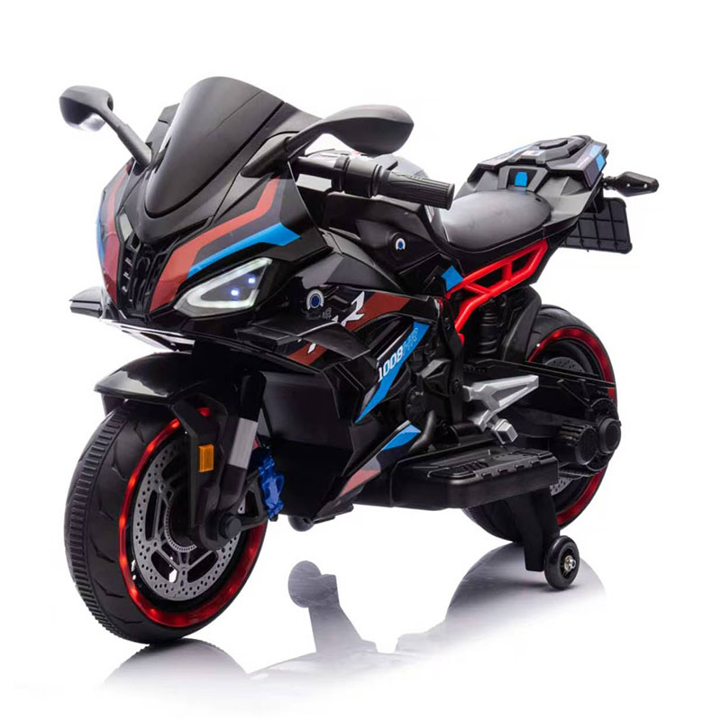 Мотоцикл большого размера, 12 В, вмещает двух человек.